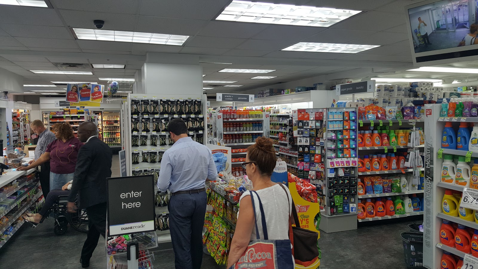 Photo of Duane Reade in New York City, New York, United States - 3 Picture of Food, Point of interest, Establishment, Store, Health, Convenience store, Home goods store, Clothing store, Electronics store