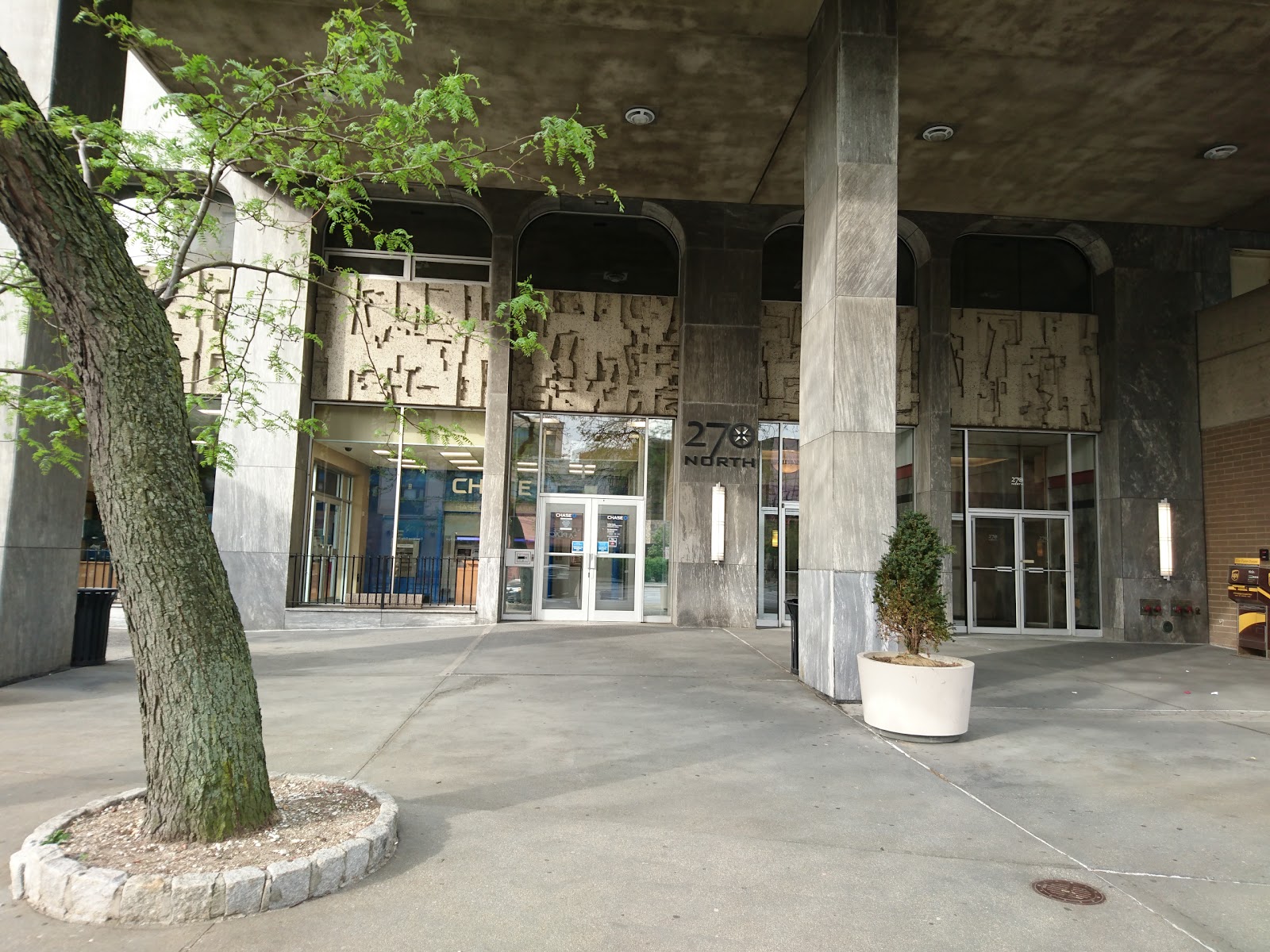 Photo of Chase Bank in New Rochelle City, New York, United States - 2 Picture of Point of interest, Establishment, Finance, Atm, Bank