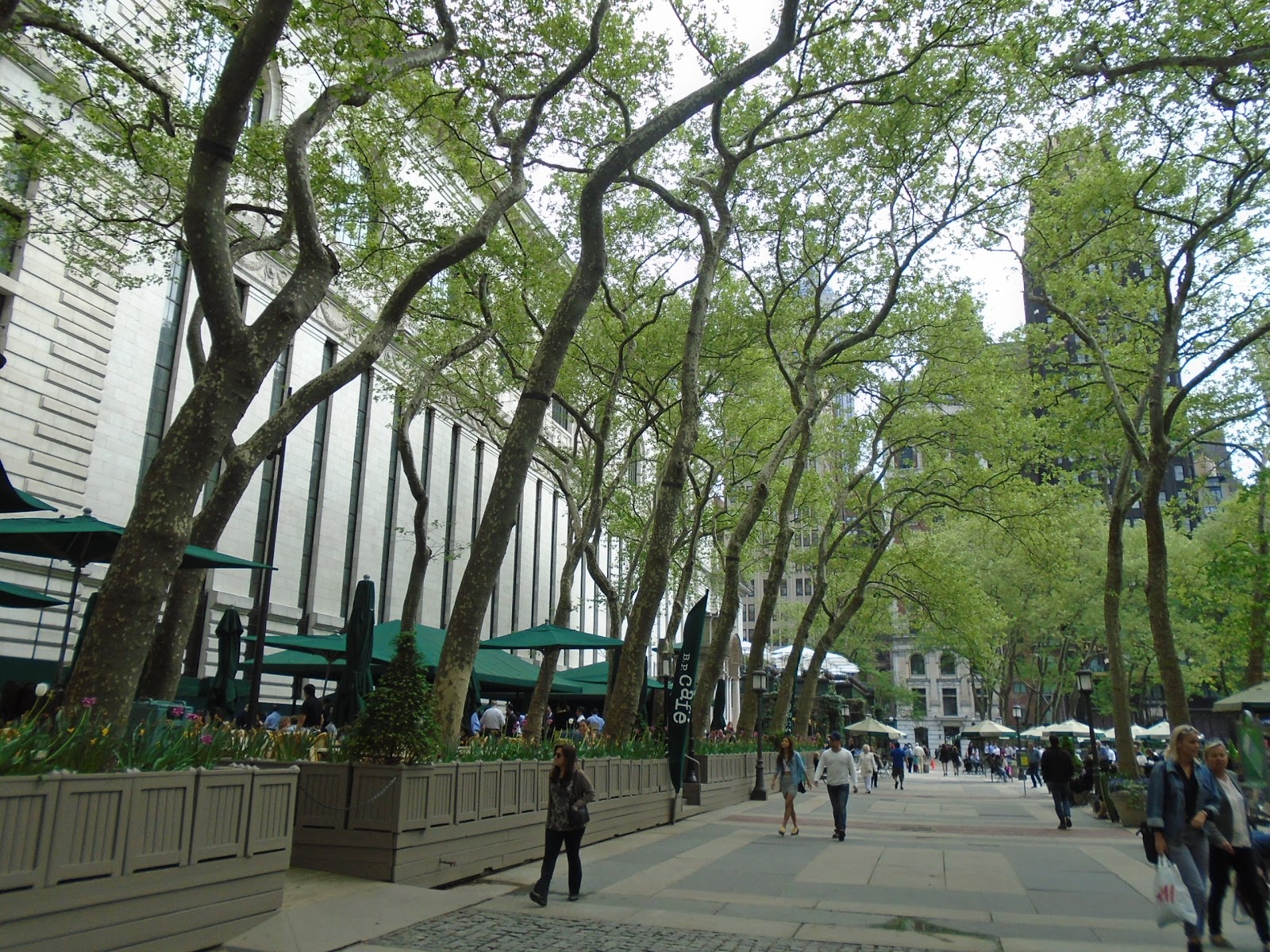 Photo of Bryant Park Café in New York City, New York, United States - 2 Picture of Restaurant, Food, Point of interest, Establishment, Bar