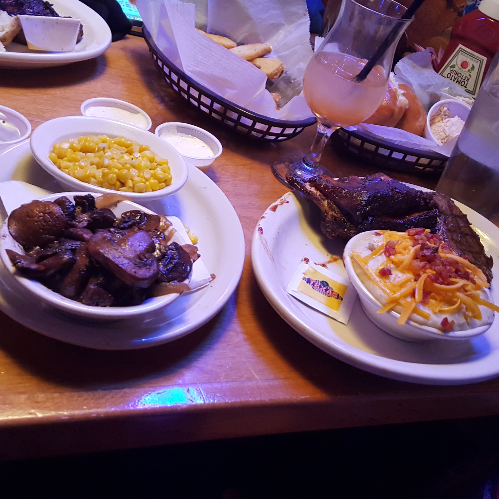 Photo of Texas Roadhouse in New Rochelle City, New York, United States - 9 Picture of Restaurant, Food, Point of interest, Establishment, Bar