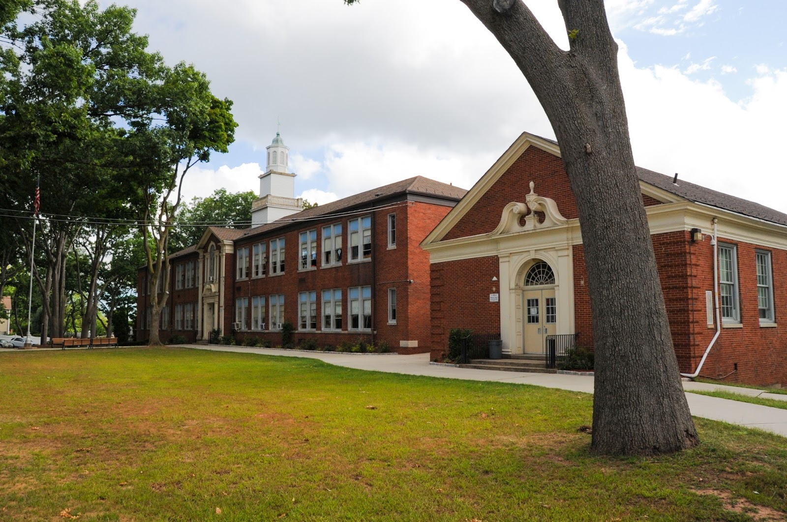 Photo of Lincoln Elementary School in Bergenfield City, New Jersey, United States - 1 Picture of Point of interest, Establishment, School