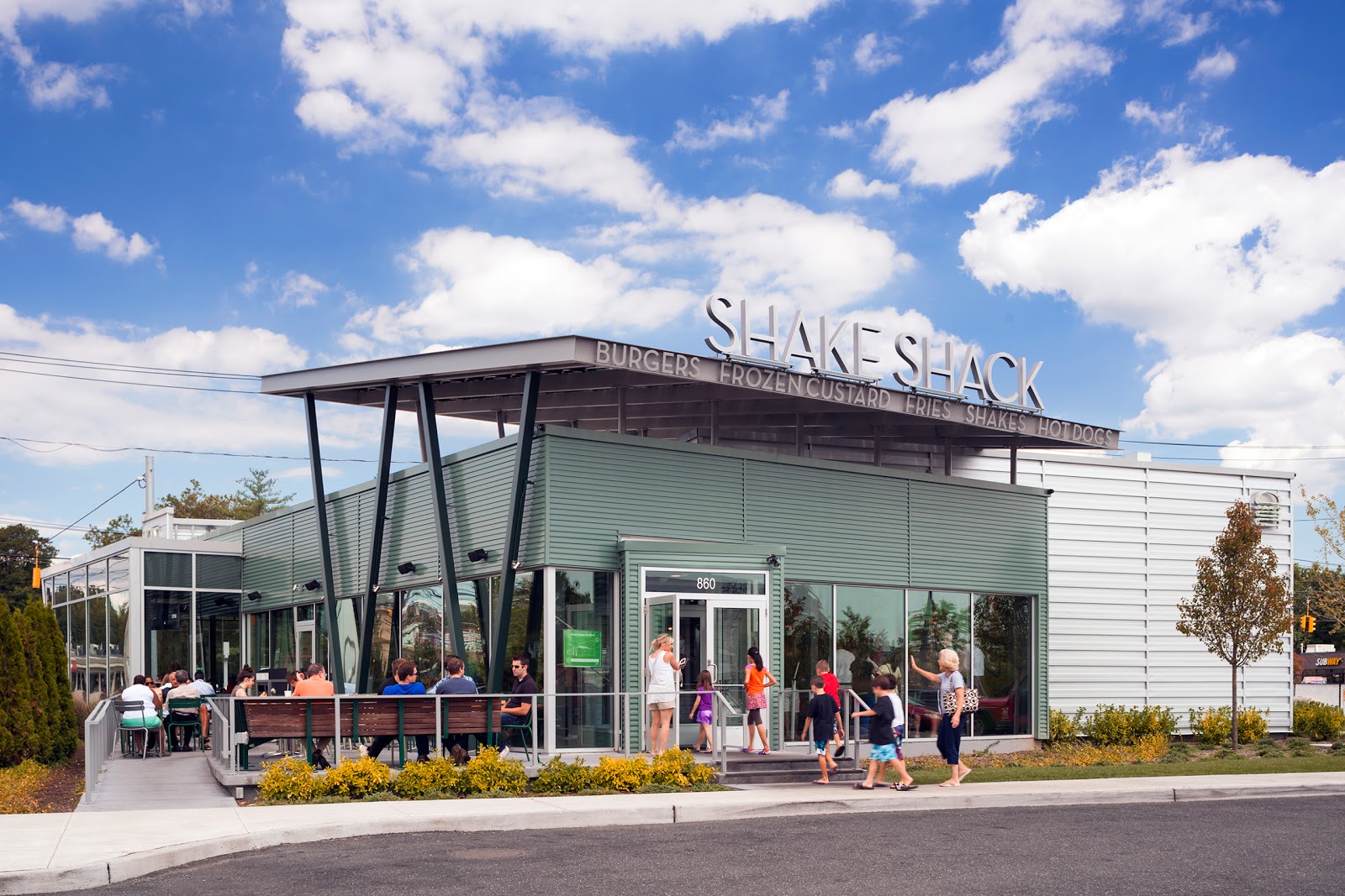 Photo of Shake Shack in Garden City, New York, United States - 4 Picture of Restaurant, Food, Point of interest, Establishment, Store, Meal takeaway