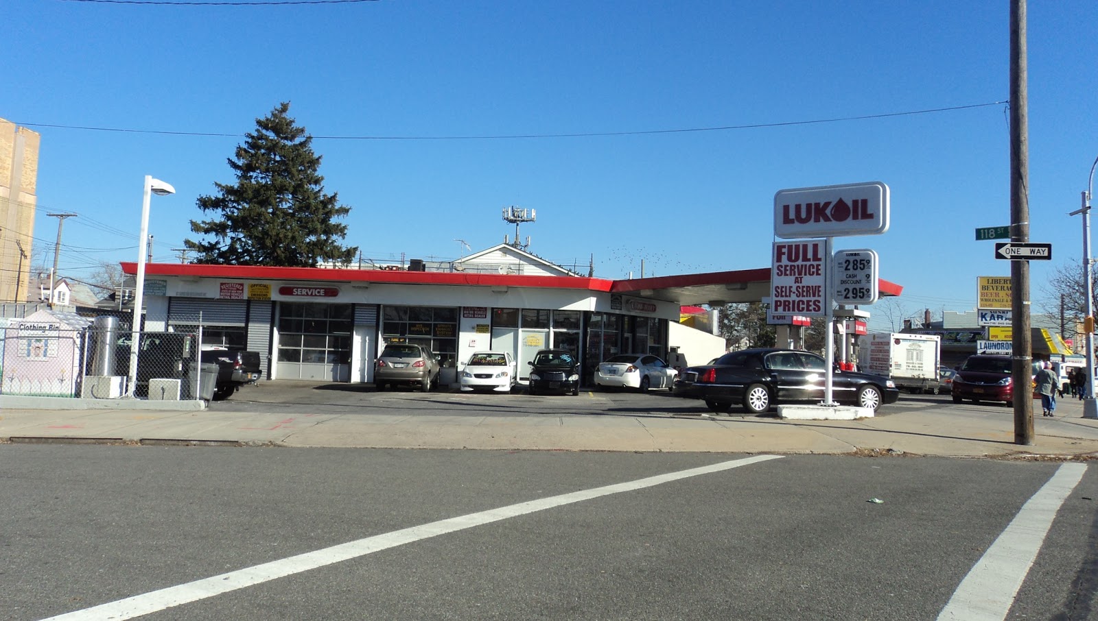 Photo of LUKOIL Service Station in Queens City, New York, United States - 1 Picture of Restaurant, Food, Point of interest, Establishment, Store, Meal takeaway, Cafe, Bar, Gas station, Convenience store, Car repair