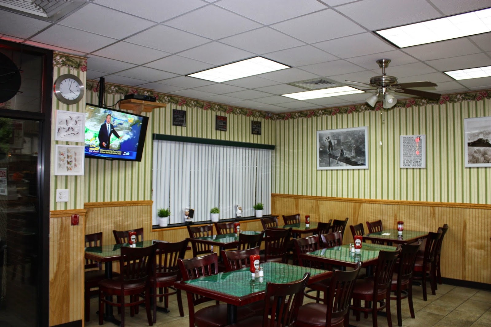 Photo of King George Cafe in Edison City, New Jersey, United States - 3 Picture of Restaurant, Food, Point of interest, Establishment, Store, Meal delivery, Cafe