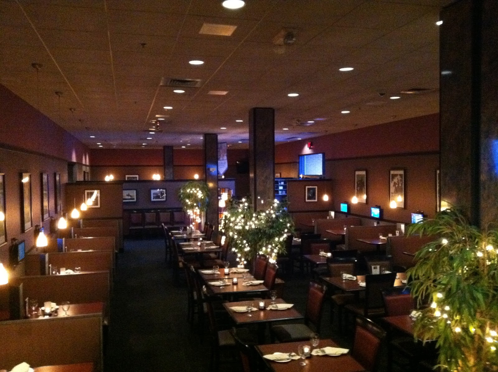 Photo of McLoone's Woodbridge Grille in Fords City, New Jersey, United States - 1 Picture of Restaurant, Food, Point of interest, Establishment, Store, Bar
