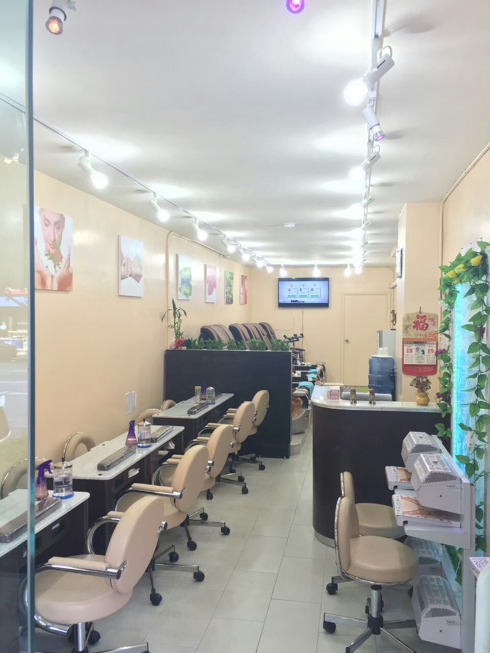 Photo of Mozoe Nails in New York City, New York, United States - 5 Picture of Point of interest, Establishment, Beauty salon, Hair care