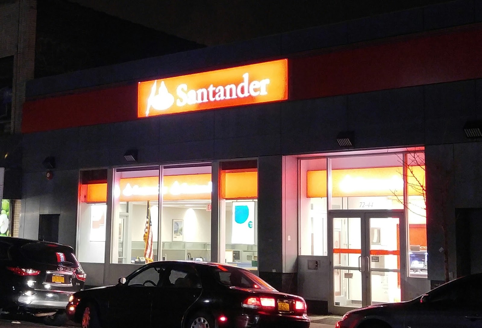 Photo of Santander Bank in Queens City, New York, United States - 1 Picture of Point of interest, Establishment, Finance, Bank, Insurance agency