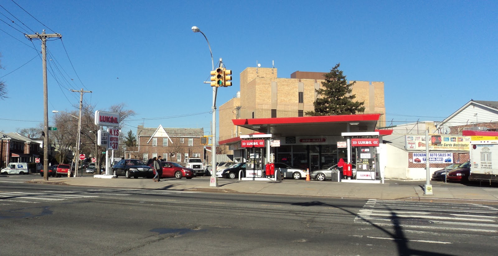 Photo of LUKOIL Service Station in Queens City, New York, United States - 3 Picture of Restaurant, Food, Point of interest, Establishment, Store, Meal takeaway, Cafe, Bar, Gas station, Convenience store, Car repair