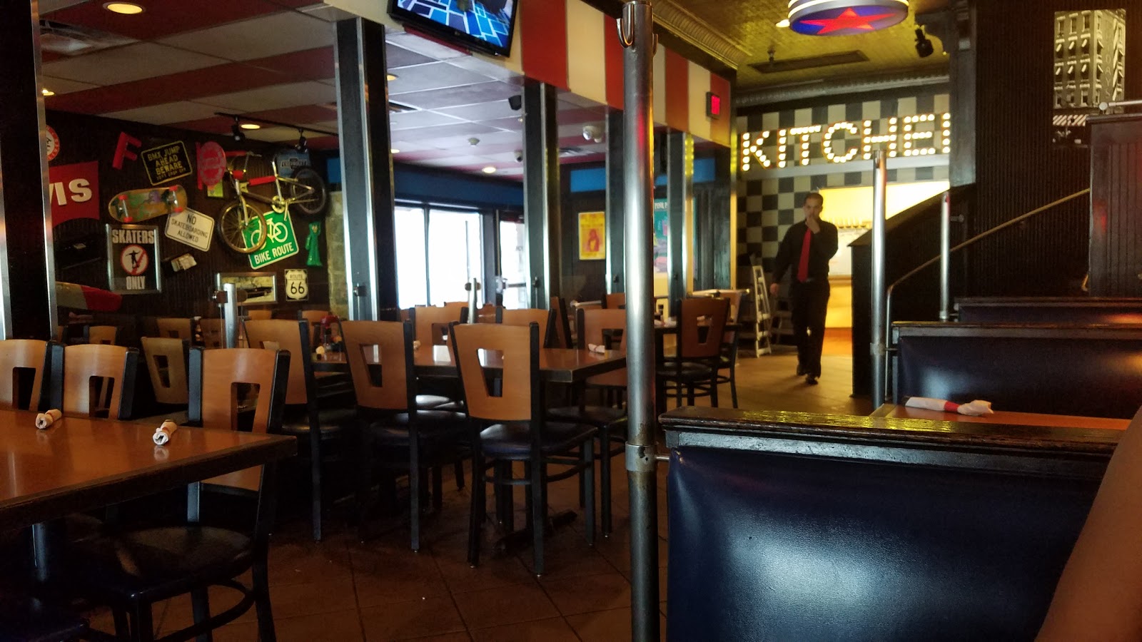 Photo of TGI Fridays in Hackensack City, New Jersey, United States - 1 Picture of Restaurant, Food, Point of interest, Establishment, Meal takeaway, Bar