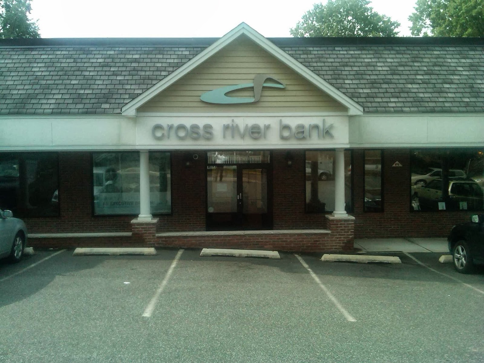 Photo of Cross River Bank in Teaneck City, New Jersey, United States - 1 Picture of Point of interest, Establishment, Finance, Atm, Bank