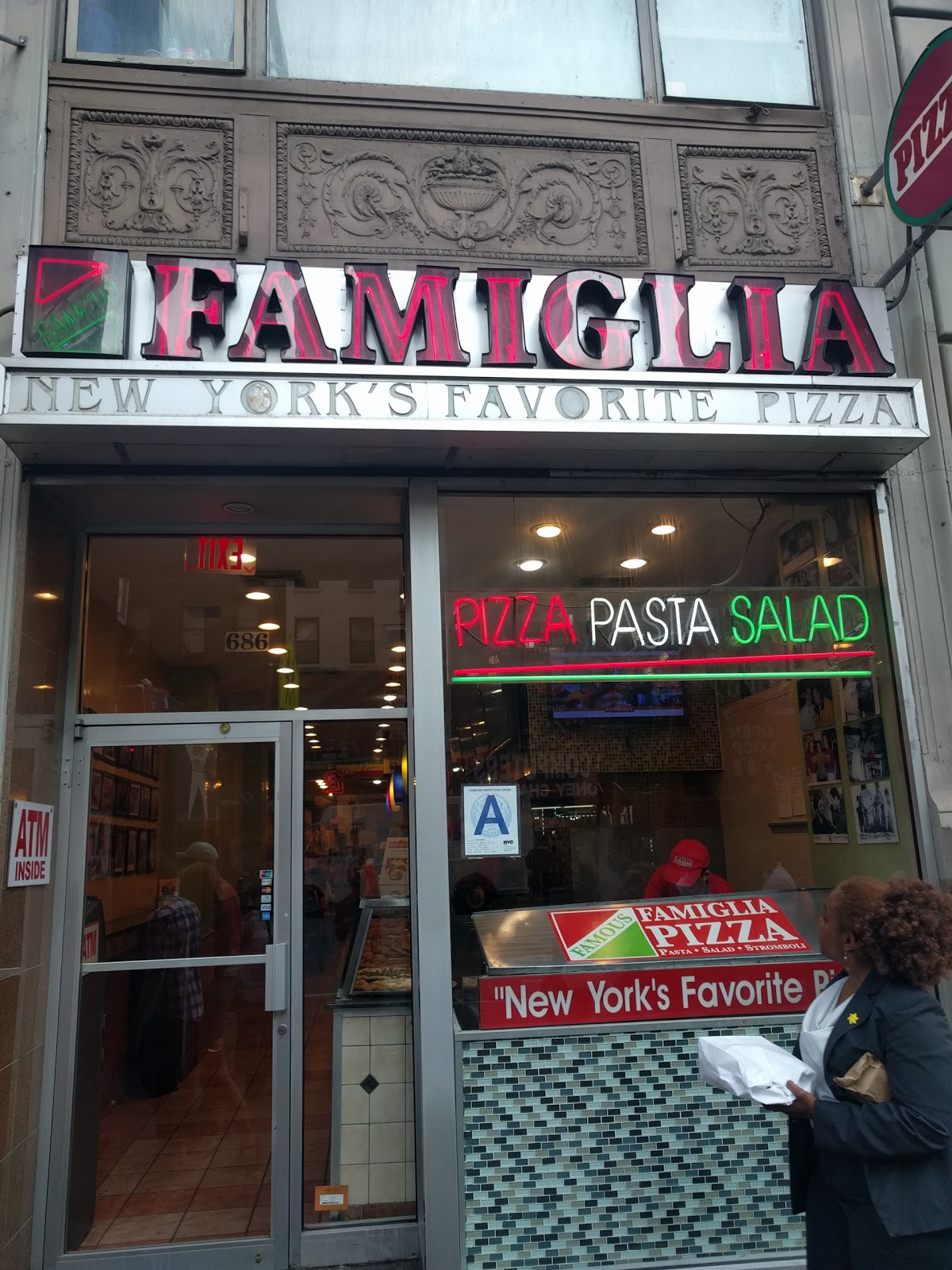 Photo of Famous Famiglia Pizza in New York City, New York, United States - 6 Picture of Restaurant, Food, Point of interest, Establishment, Meal takeaway, Meal delivery