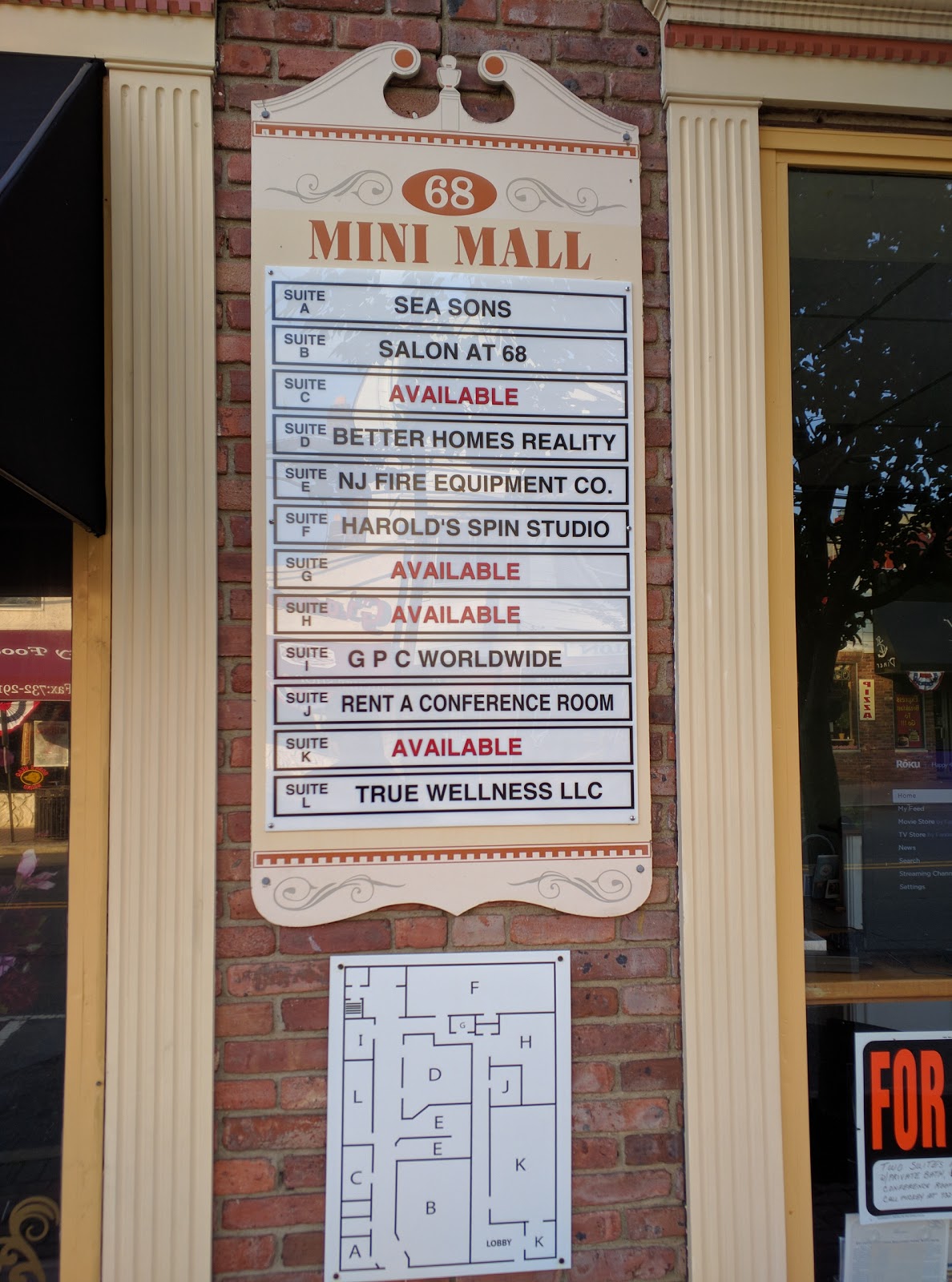 Photo of Atlantic Highlands Mini Mall in Atlantic Highlands City, New Jersey, United States - 1 Picture of Point of interest, Establishment, Shopping mall