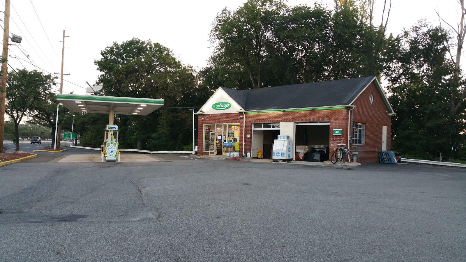 Photo of BP in Paramus City, New Jersey, United States - 2 Picture of Point of interest, Establishment, Gas station, Car repair