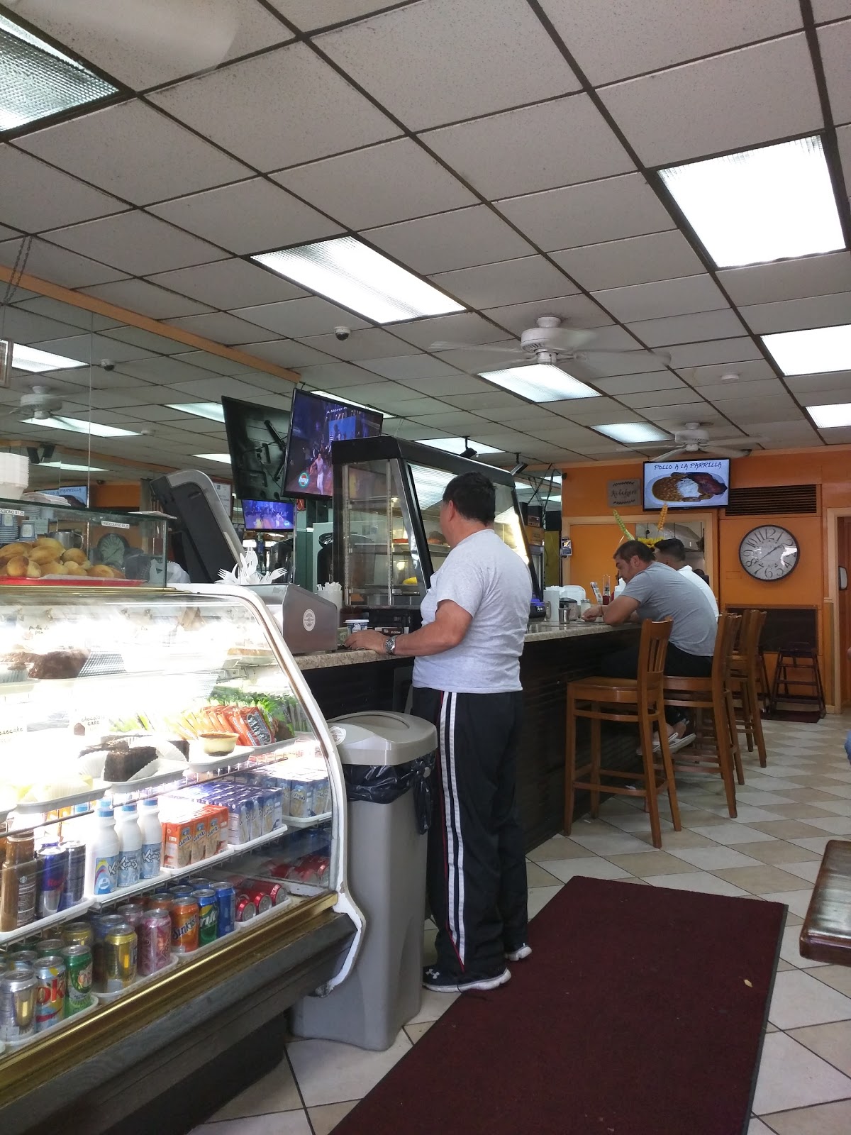 Photo of El Carretero 74 in North Bergen City, New Jersey, United States - 1 Picture of Restaurant, Food, Point of interest, Establishment, Store, Bakery