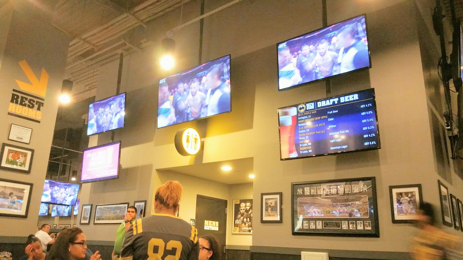 Photo of Buffalo Wild Wings in New York City, New York, United States - 5 Picture of Restaurant, Food, Point of interest, Establishment, Meal takeaway, Bar