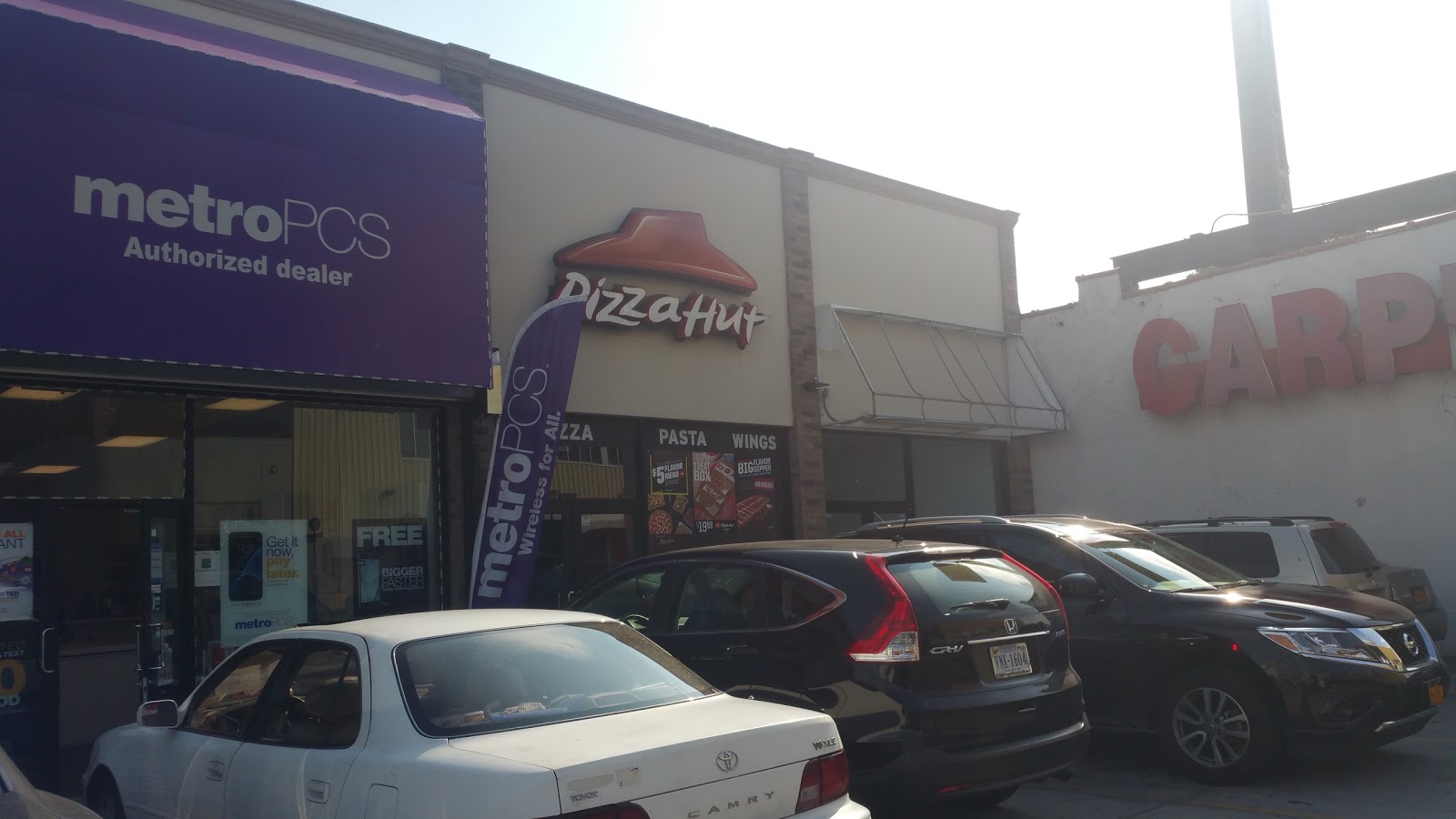Photo of Pizza Hut in Kings County City, New York, United States - 1 Picture of Restaurant, Food, Point of interest, Establishment, Meal takeaway, Meal delivery