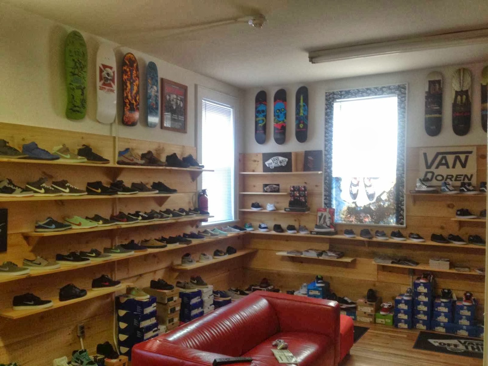 Photo of Underground Skate Shop in Nutley City, New Jersey, United States - 3 Picture of Point of interest, Establishment, Store, Clothing store