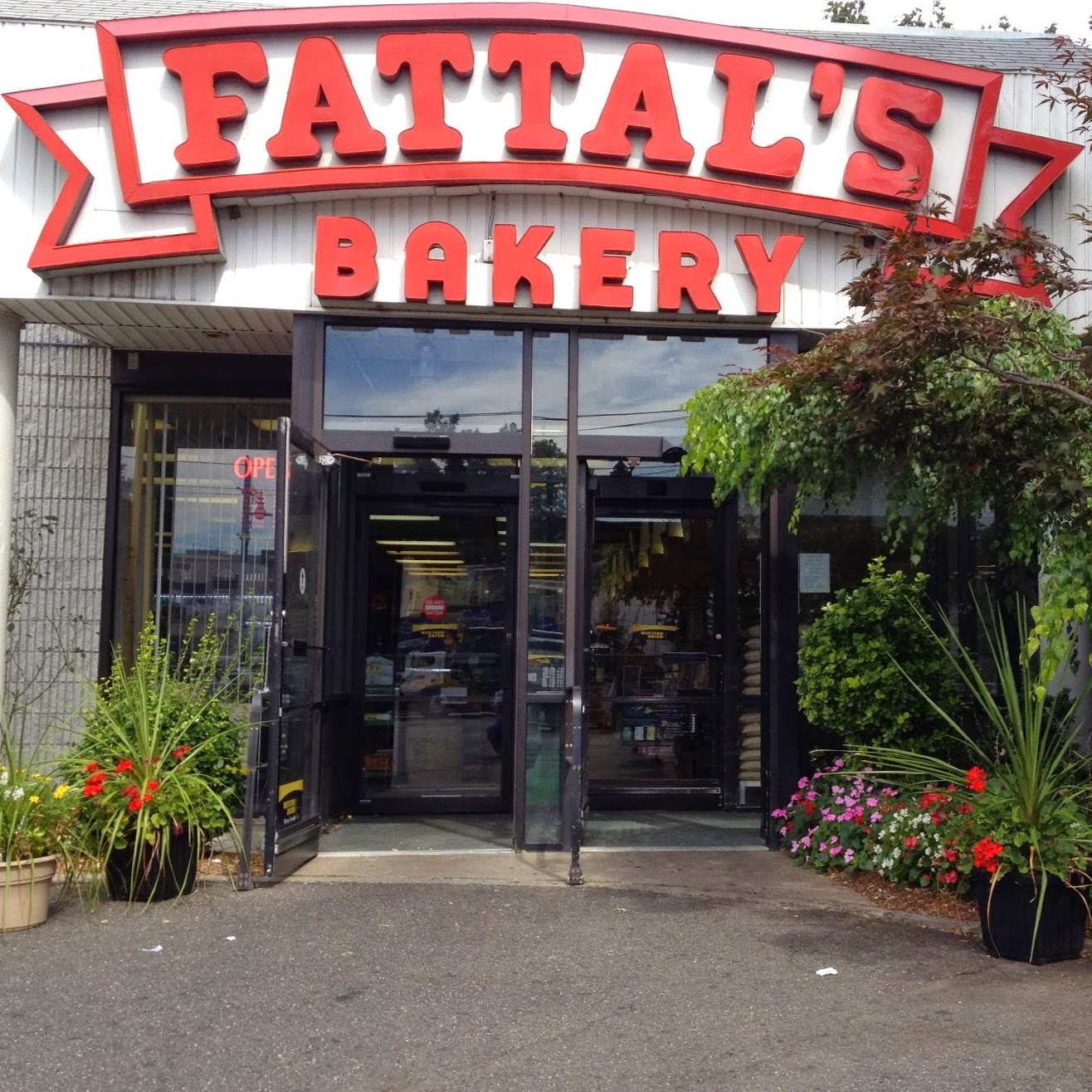 Photo of Fattal's Syrian Bakery in Paterson City, New Jersey, United States - 1 Picture of Restaurant, Food, Point of interest, Establishment, Store, Meal takeaway, Grocery or supermarket, Bakery, Jewelry store