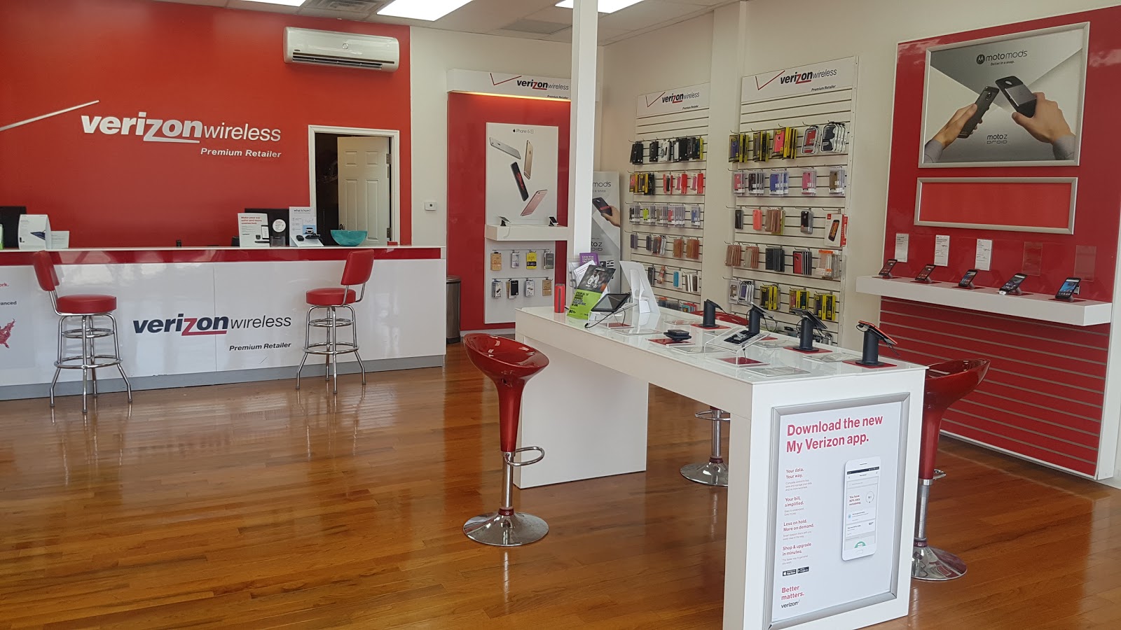 Photo of HotSpot Verizon Wireless in Great Neck City, New York, United States - 1 Picture of Point of interest, Establishment, Store