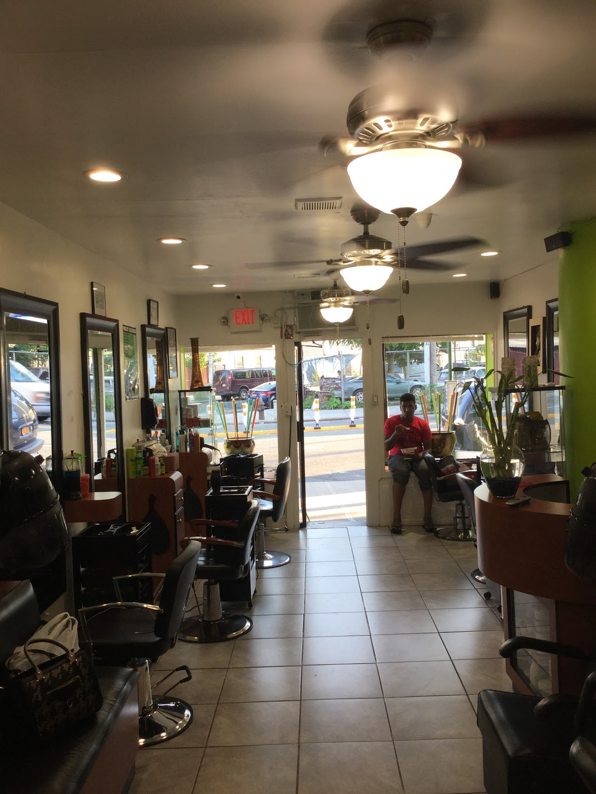 Photo of La Morena Beauty Salon Corp in Bronx City, New York, United States - 2 Picture of Point of interest, Establishment, Beauty salon