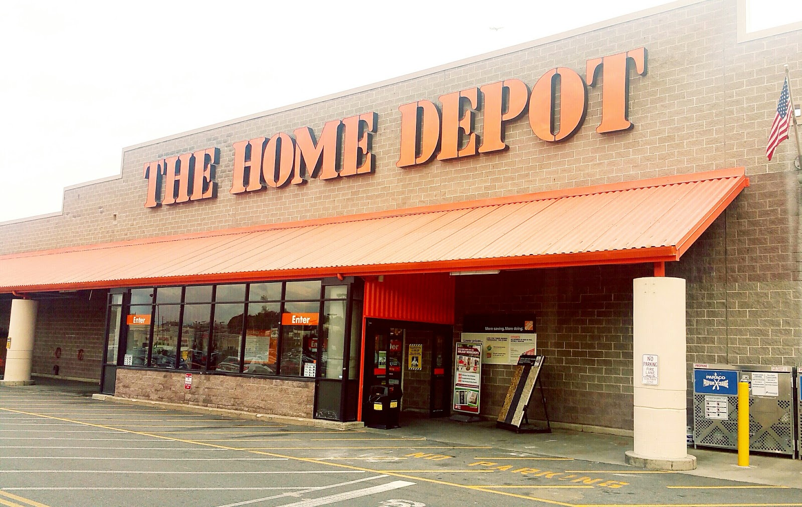 Photo of The Home Depot in New Rochelle City, New York, United States - 2 Picture of Point of interest, Establishment, Store, Home goods store, Furniture store, Hardware store