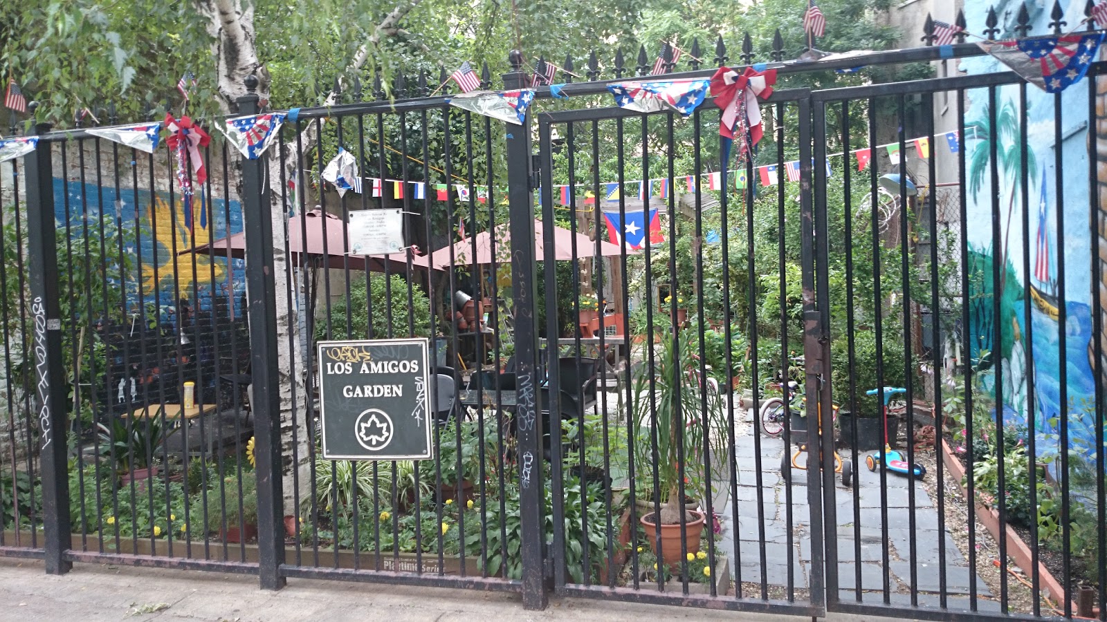 Photo of Los Amigos Garden in New York City, New York, United States - 1 Picture of Point of interest, Establishment, Park