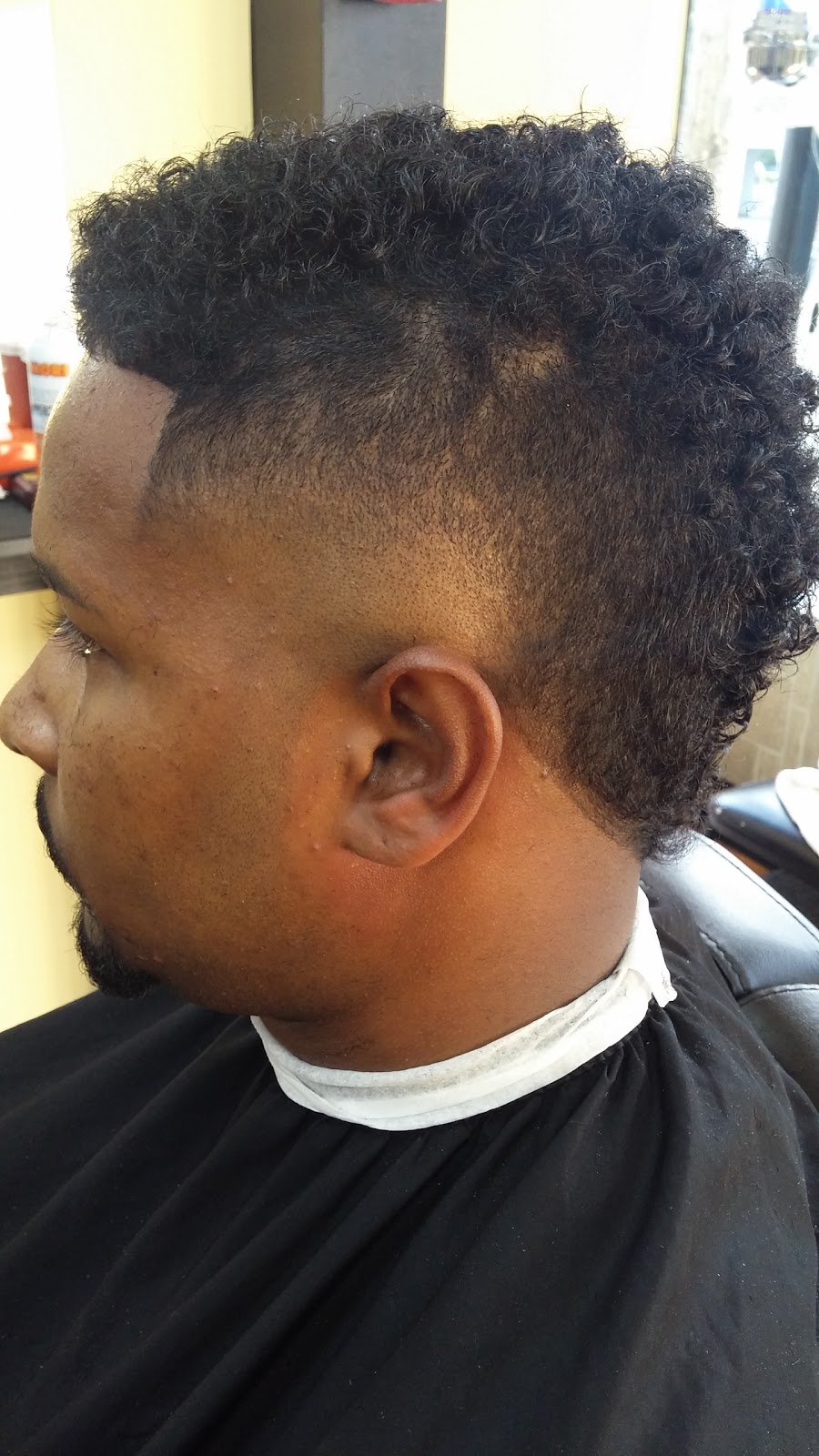 Photo of Creetiq Cutz Traditional Upscale Barbershop in Hempstead City, New York, United States - 3 Picture of Point of interest, Establishment, Health, Hair care