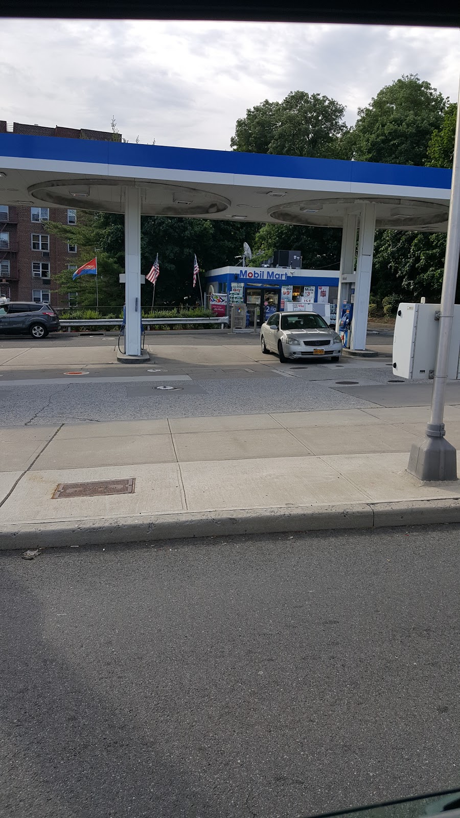 Photo of Mobil in Yonkers City, New York, United States - 2 Picture of Point of interest, Establishment, Gas station