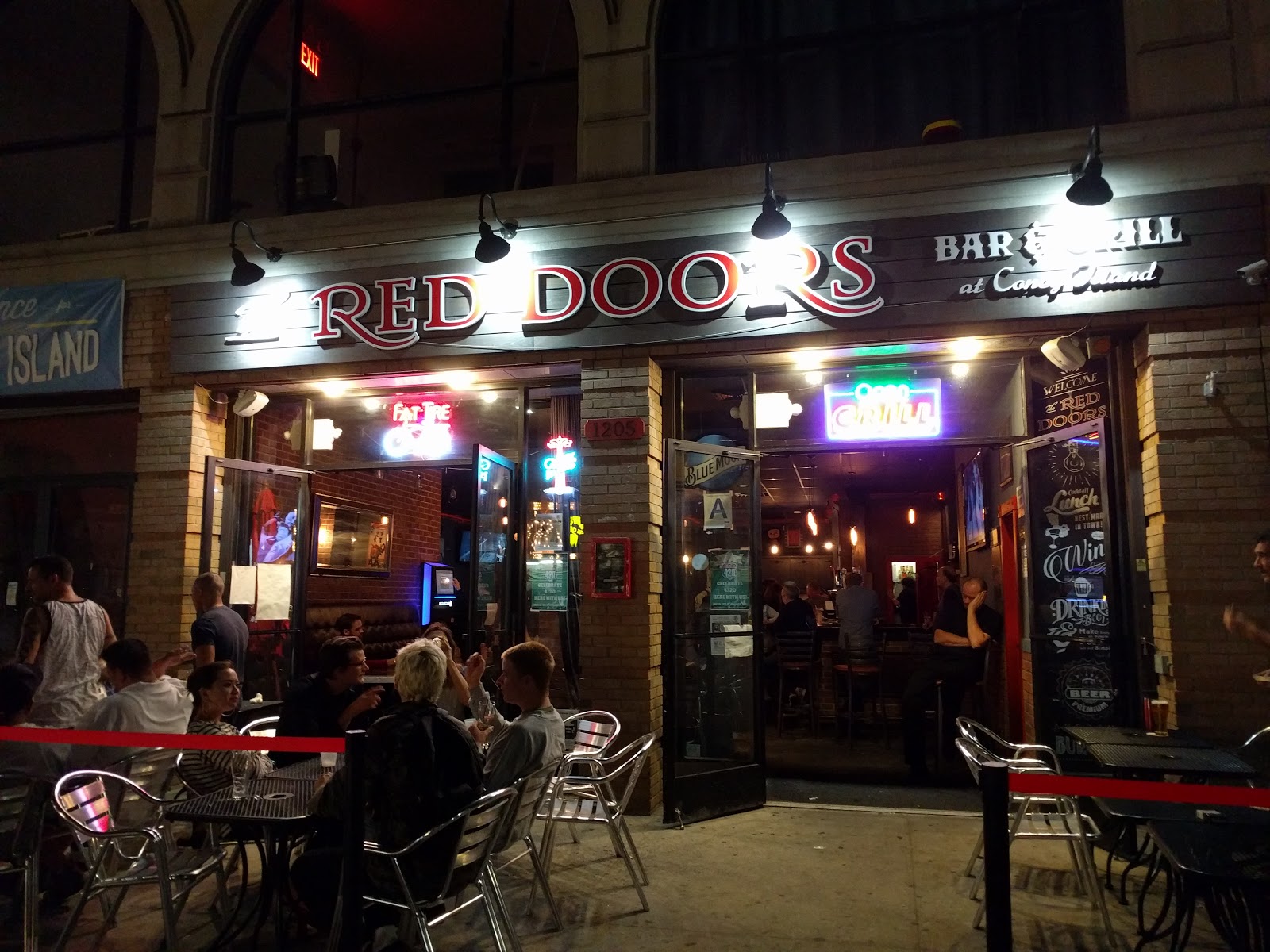 Photo of The Red Doors Bar and Grill in Kings County City, New York, United States - 6 Picture of Restaurant, Food, Point of interest, Establishment, Bar