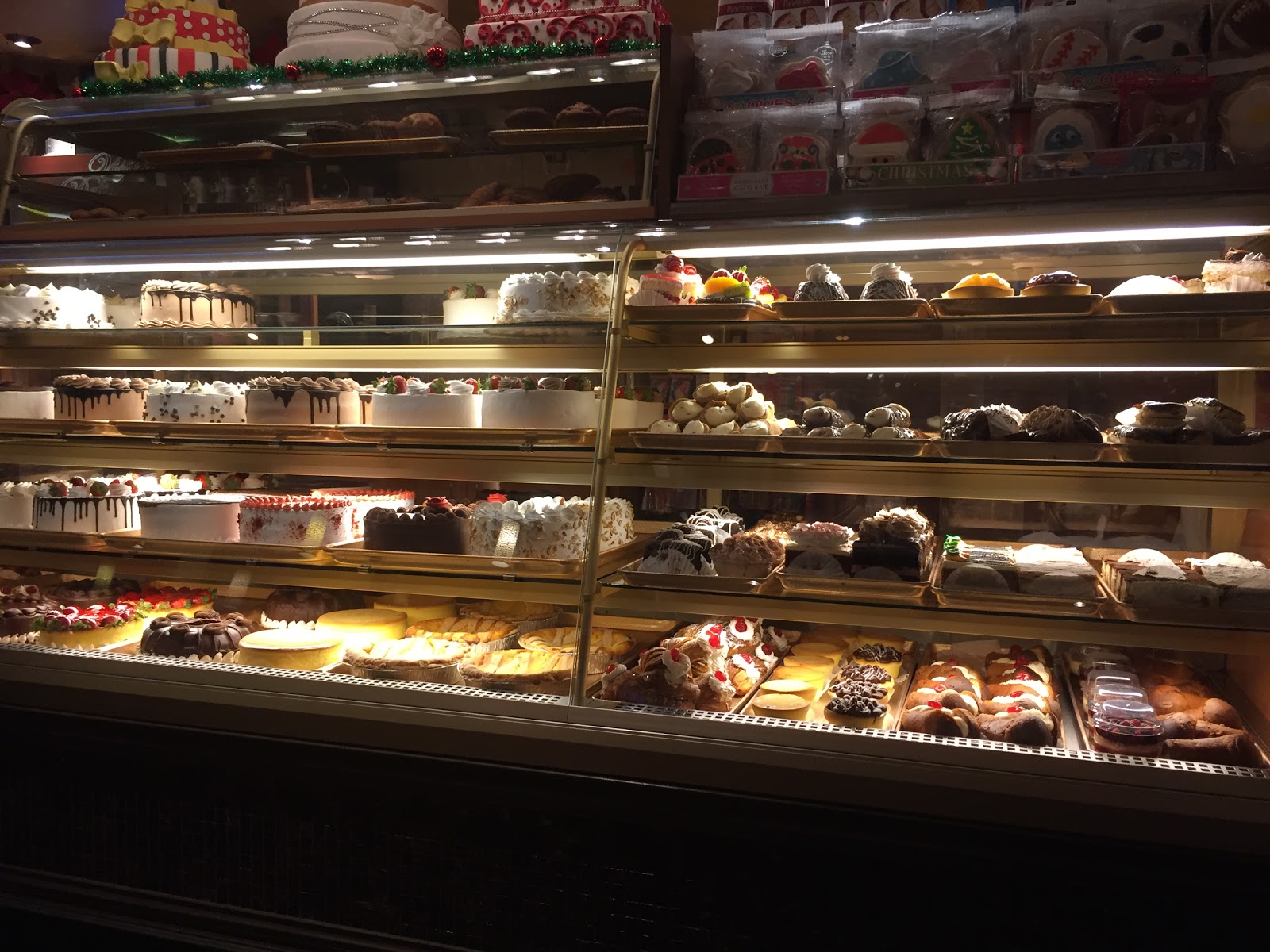 Photo of De Lillo Pastry Shop in Bronx City, New York, United States - 8 Picture of Food, Point of interest, Establishment, Store, Bakery