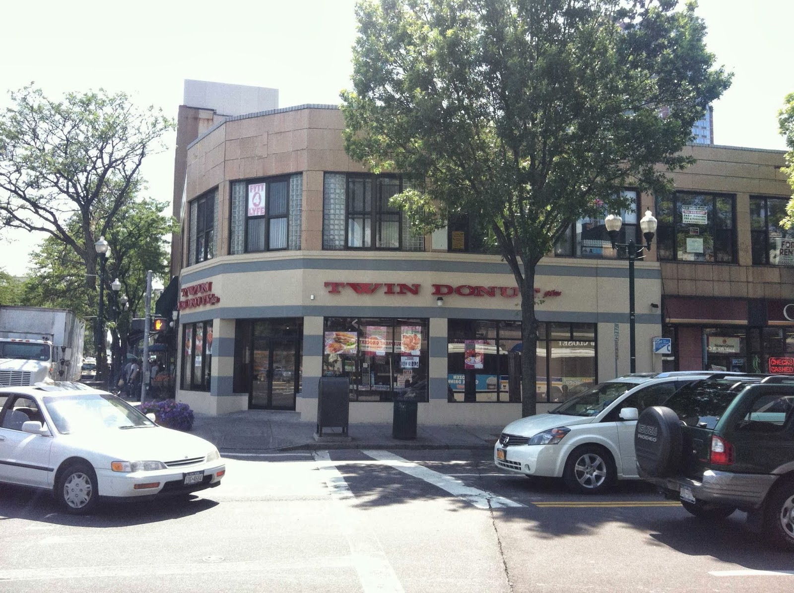 Photo of Twin Donut in New Rochelle City, New York, United States - 5 Picture of Food, Point of interest, Establishment, Store, Cafe, Bakery