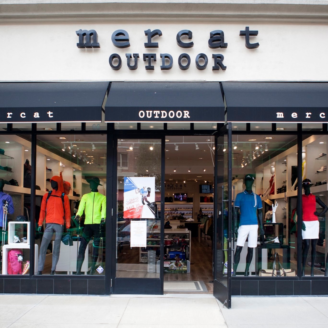 Photo of Mercat Outdoor in Edgewater City, New Jersey, United States - 2 Picture of Point of interest, Establishment, Store, Clothing store