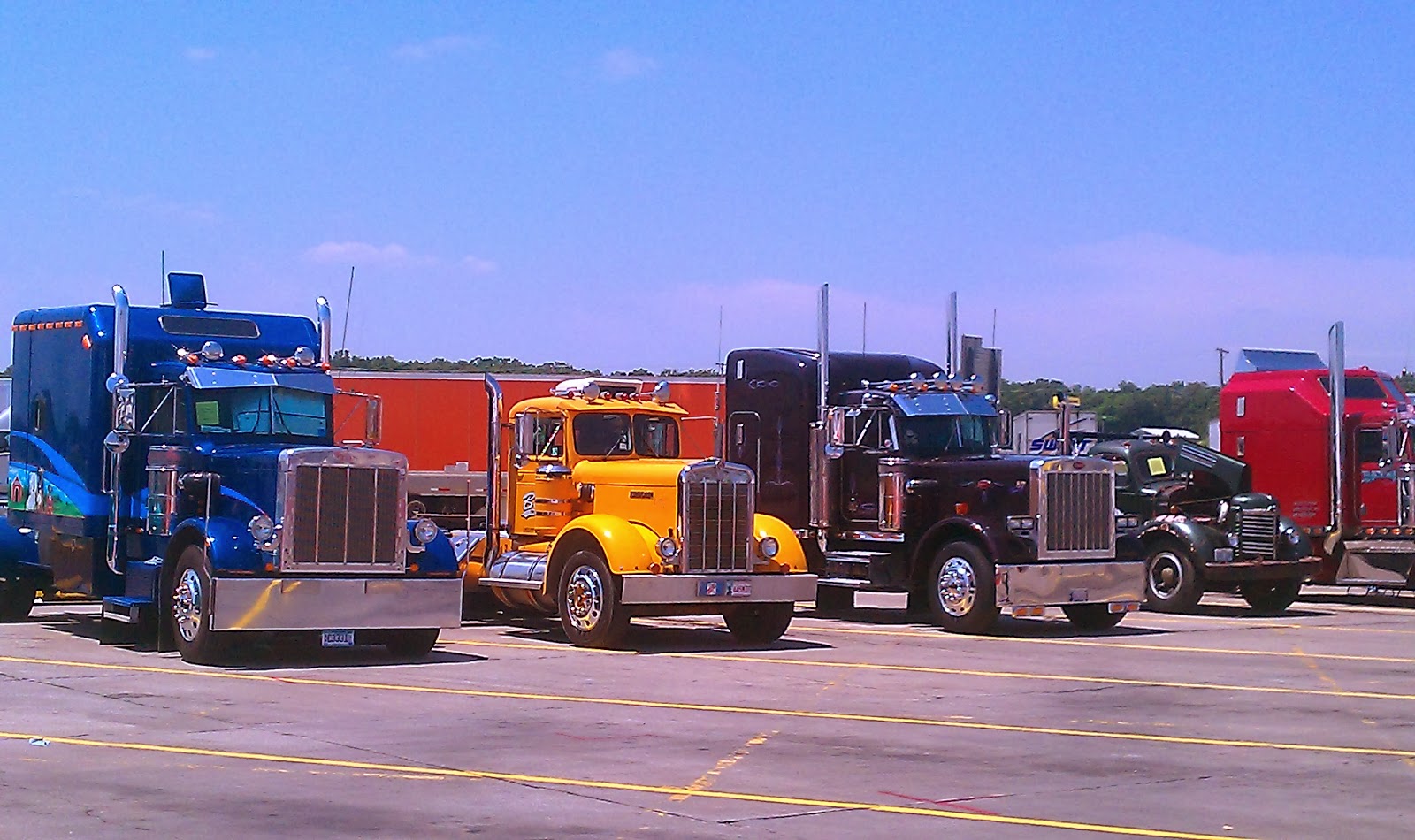 Photo of Hunts Point Trucks Stop in Bronx City, New York, United States - 1 Picture of Point of interest, Establishment