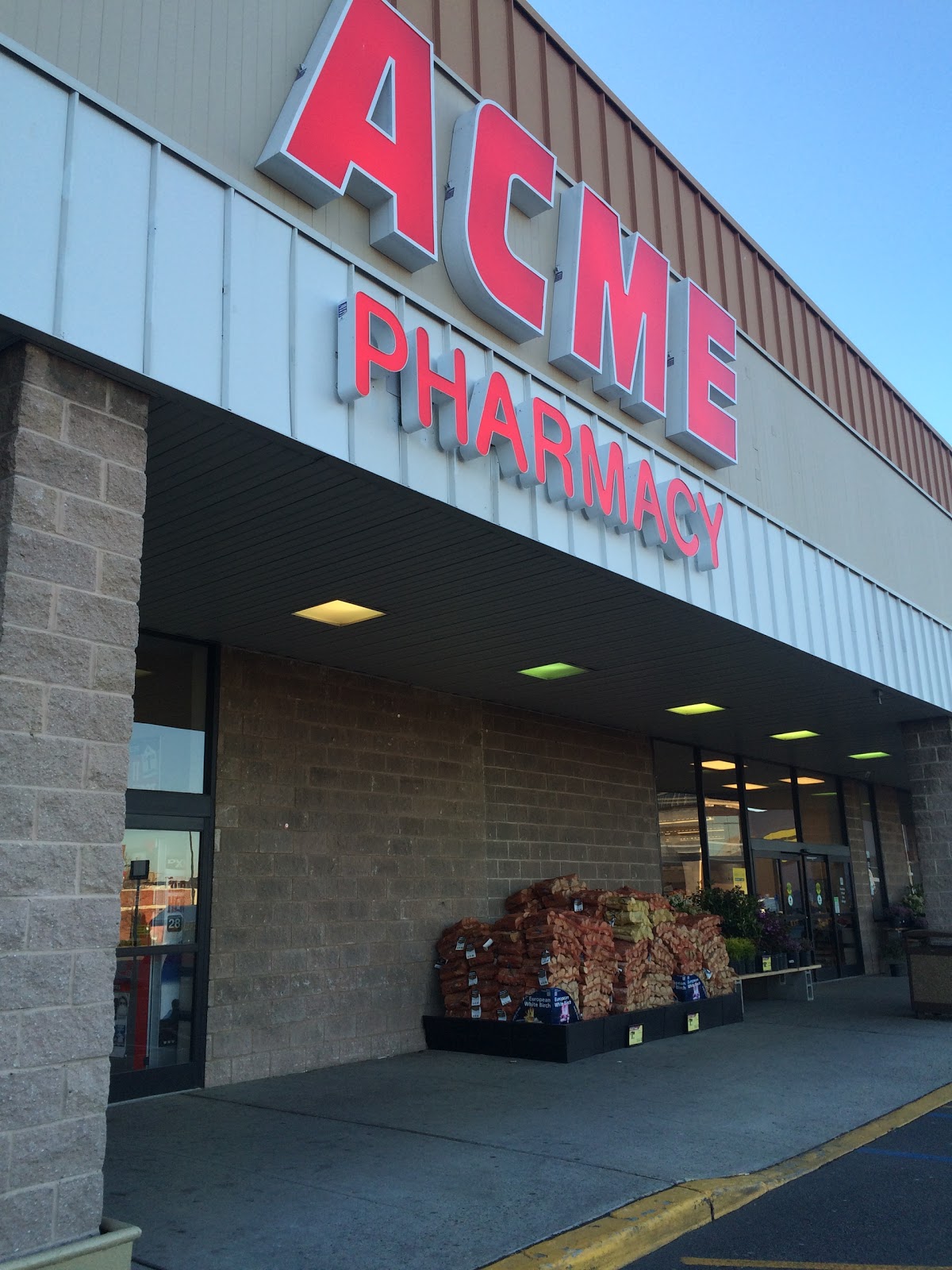 Photo of ACME Markets in Jersey City, New Jersey, United States - 2 Picture of Food, Point of interest, Establishment, Store, Health, Grocery or supermarket, Pharmacy