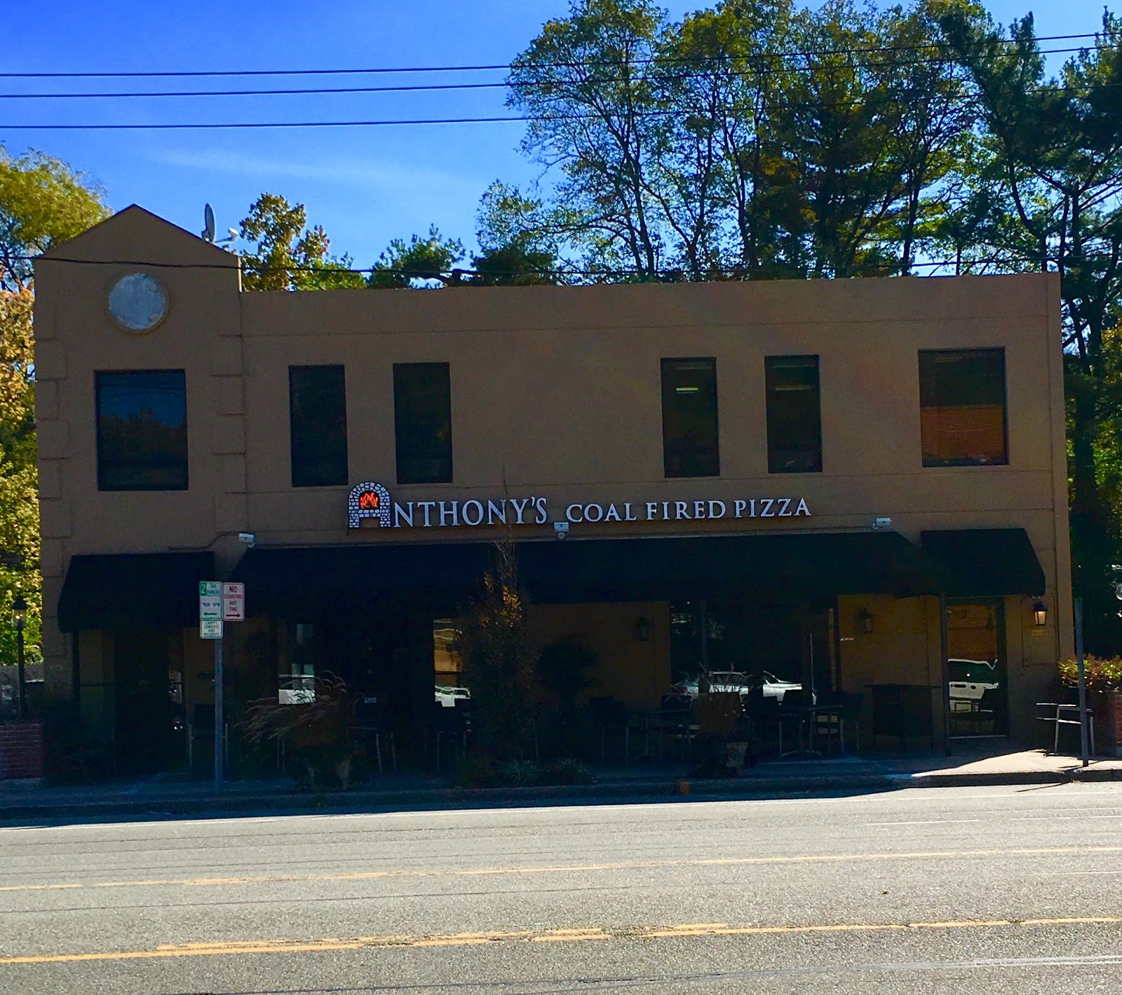 Photo of Anthony's Coal Fired Pizza in Great Neck City, New York, United States - 1 Picture of Restaurant, Food, Point of interest, Establishment