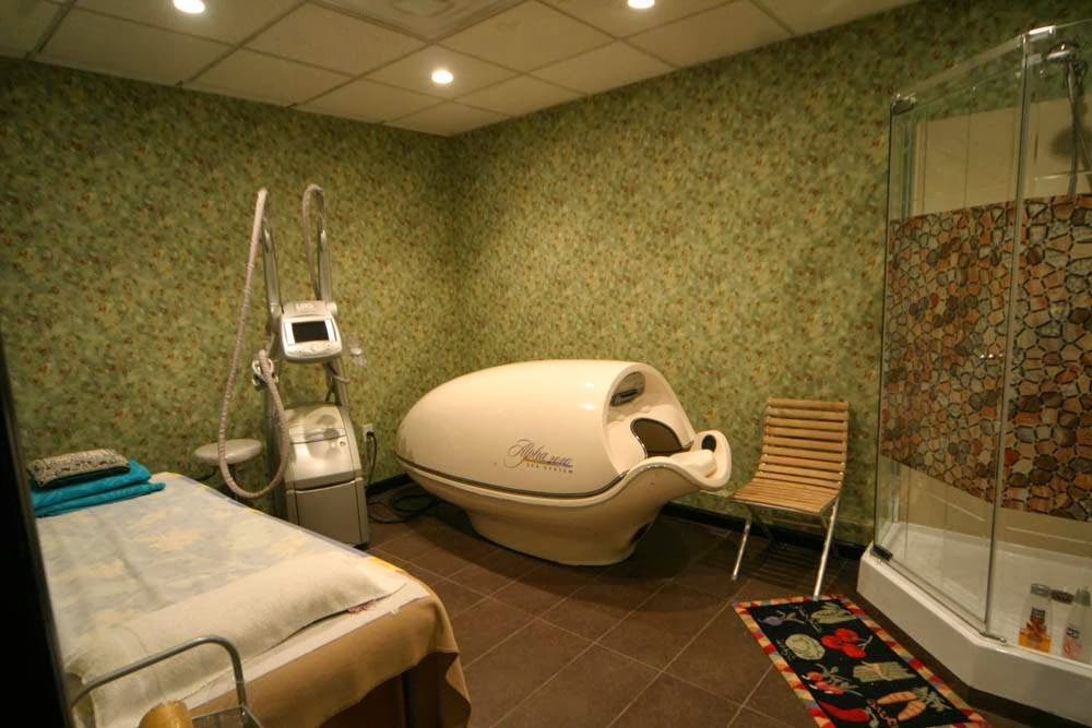 Photo of CiCi Cometic Medical Beauty Spa Laser Hair Removal 鳳妃堂 醫學美容抗衰老減肥中心 in Queens City, New York, United States - 6 Picture of Point of interest, Establishment, Health, Spa, Beauty salon, Hair care