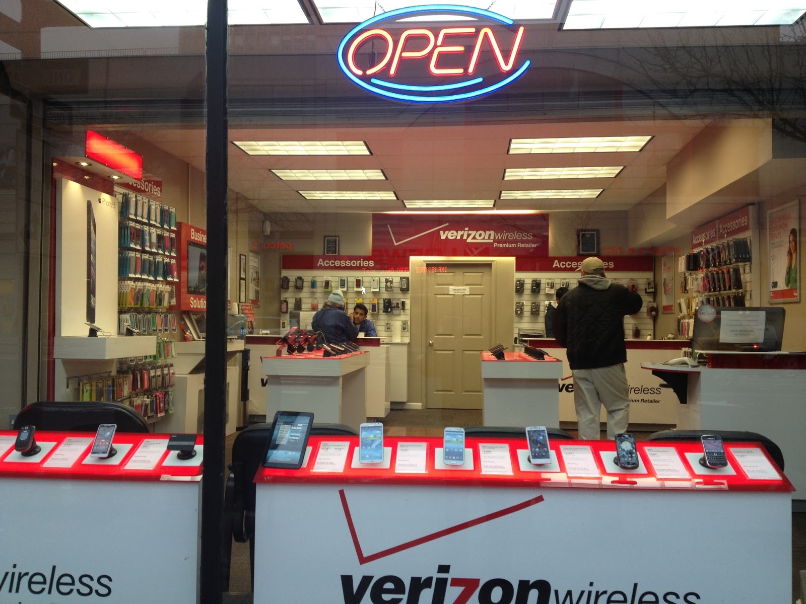 Photo of Verizon Wireless in New York City, New York, United States - 1 Picture of Point of interest, Establishment, Store, Electronics store
