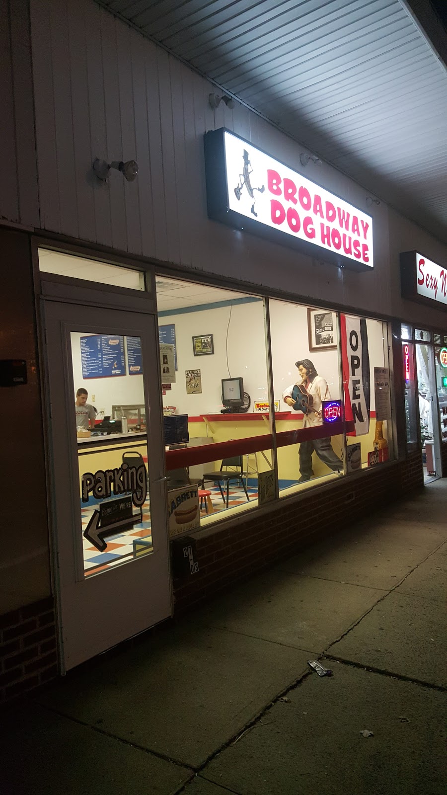 Photo of Broadway Dog House in Fair Lawn City, New Jersey, United States - 2 Picture of Restaurant, Food, Point of interest, Establishment