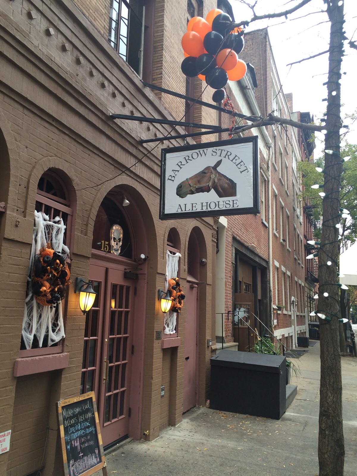 Photo of Barrow Street Ale House in New York City, New York, United States - 2 Picture of Restaurant, Food, Point of interest, Establishment, Bar, Night club