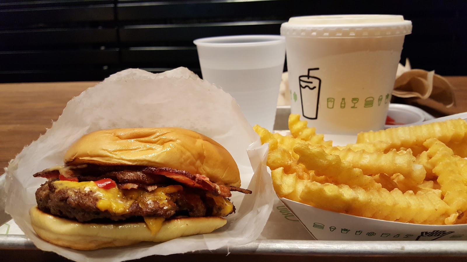 Photo of Shake Shack in New York City, New York, United States - 3 Picture of Restaurant, Food, Point of interest, Establishment