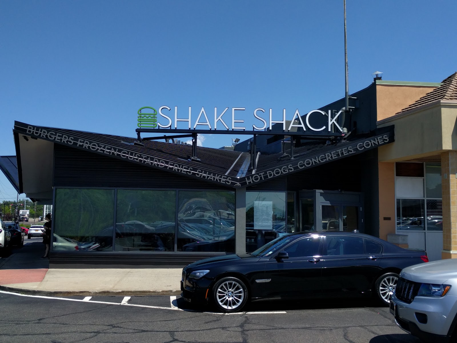 Photo of Shake Shack in North New Hyde Park City, New York, United States - 6 Picture of Restaurant, Food, Point of interest, Establishment, Store