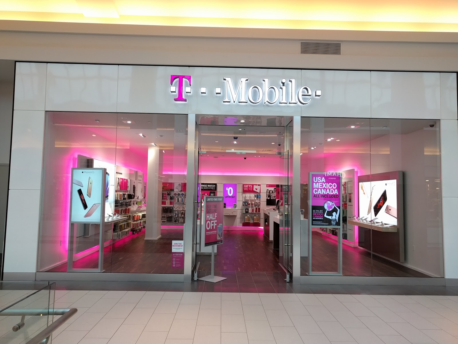 Photo of T-Mobile Garden City in Garden City, New York, United States - 1 Picture of Point of interest, Establishment, Store