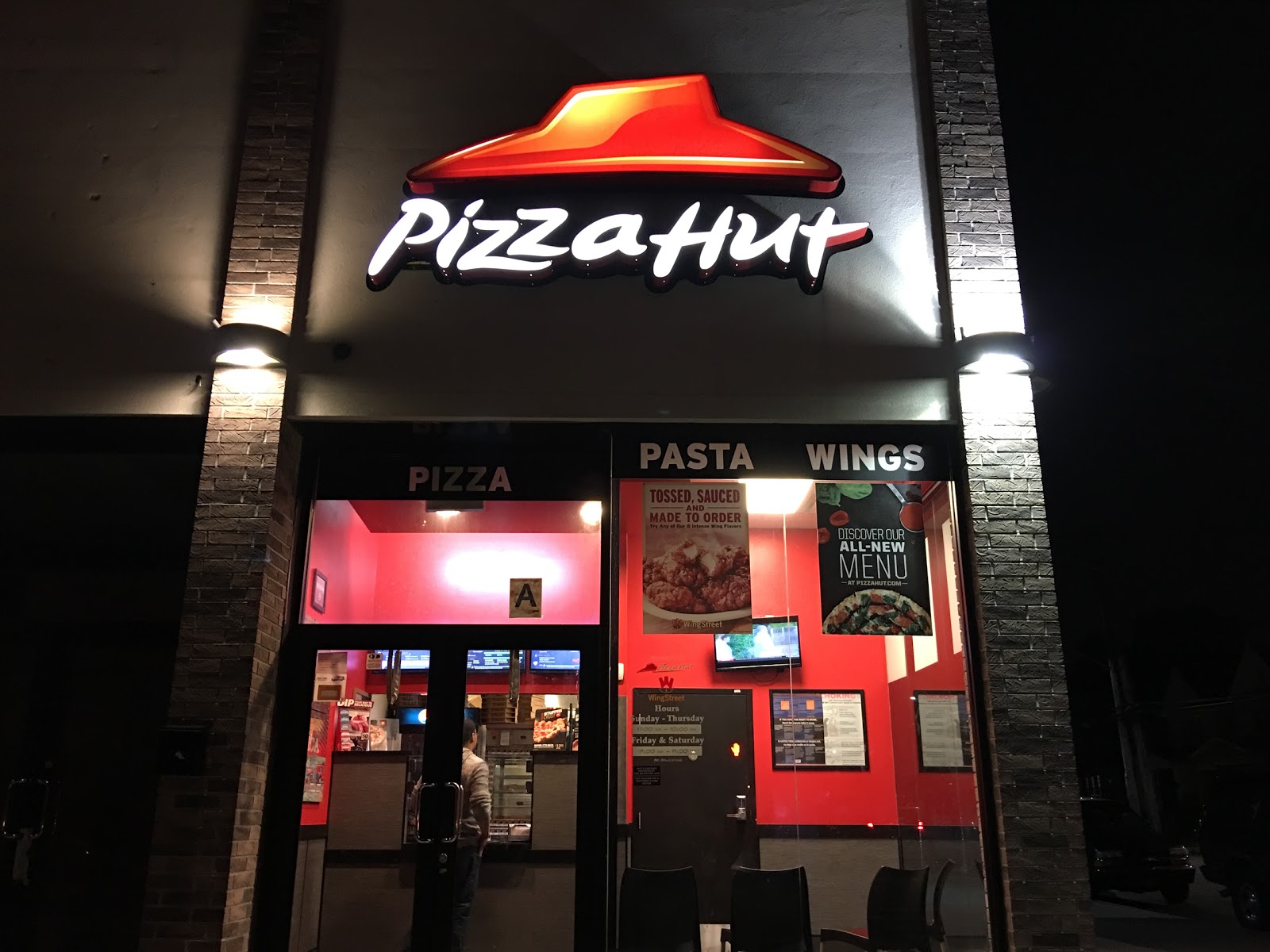 Photo of Pizza Hut in Queens City, New York, United States - 4 Picture of Restaurant, Food, Point of interest, Establishment, Meal takeaway, Meal delivery