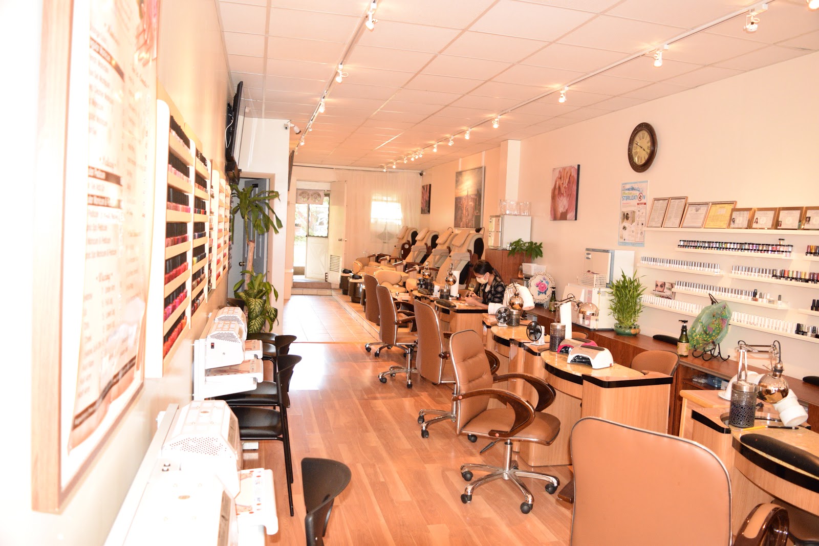 Photo of JCL Nail Salon Inc in Kings County City, New York, United States - 2 Picture of Point of interest, Establishment, Health, Spa, Beauty salon, Hair care