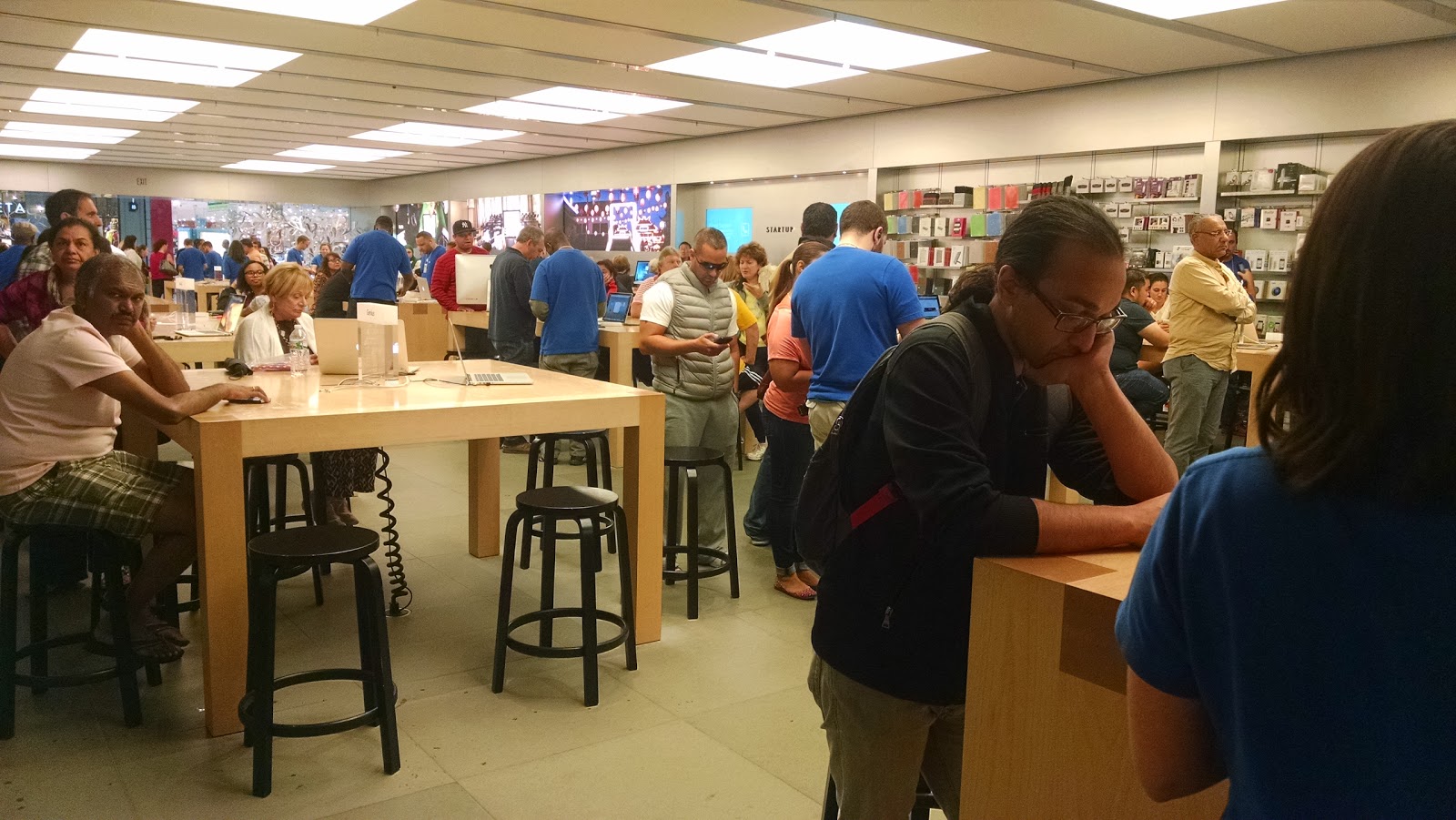 Photo of Apple Store in Wayne City, New Jersey, United States - 1 Picture of Point of interest, Establishment, Store, Electronics store