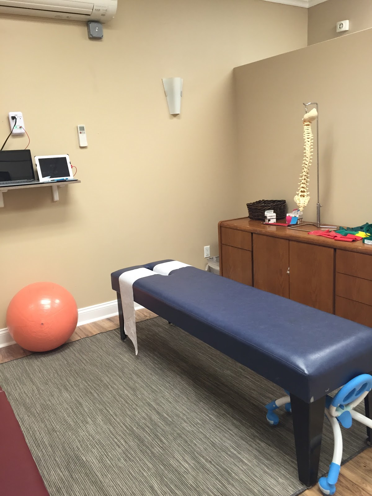 Photo of De La Torre Chiropractic Center, LLC in Totowa City, New Jersey, United States - 10 Picture of Point of interest, Establishment, Health