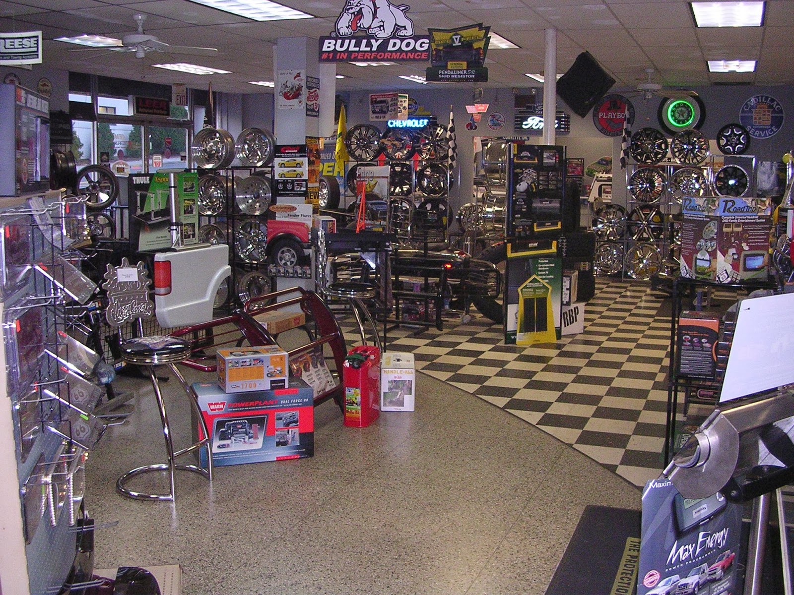 Photo of De Dona Enterprises in Yonkers City, New York, United States - 3 Picture of Point of interest, Establishment, Store, Car repair