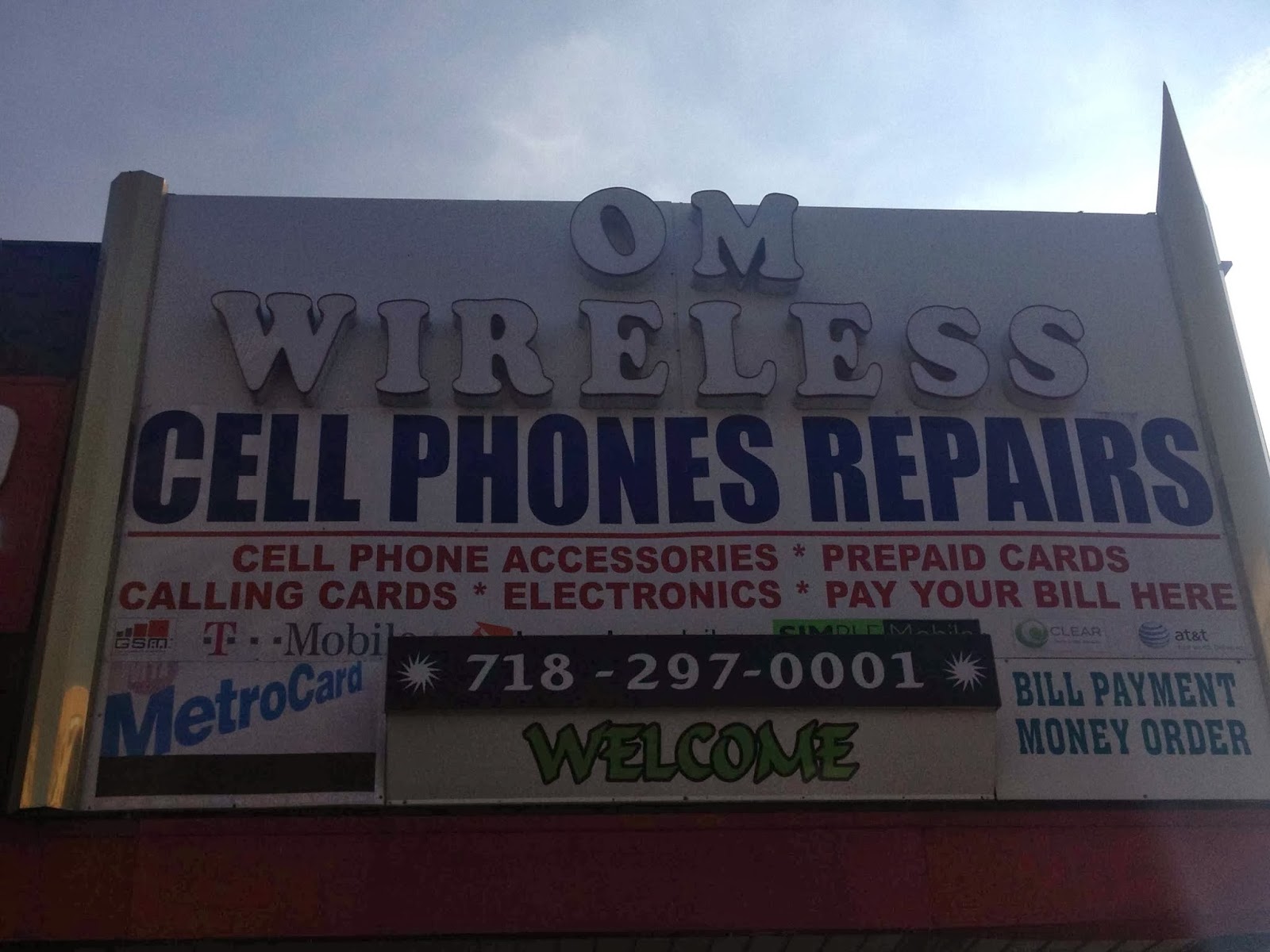 Photo of OM Wireless & Cellphone repairs in Queens City, New York, United States - 1 Picture of Point of interest, Establishment, Store, Electronics store