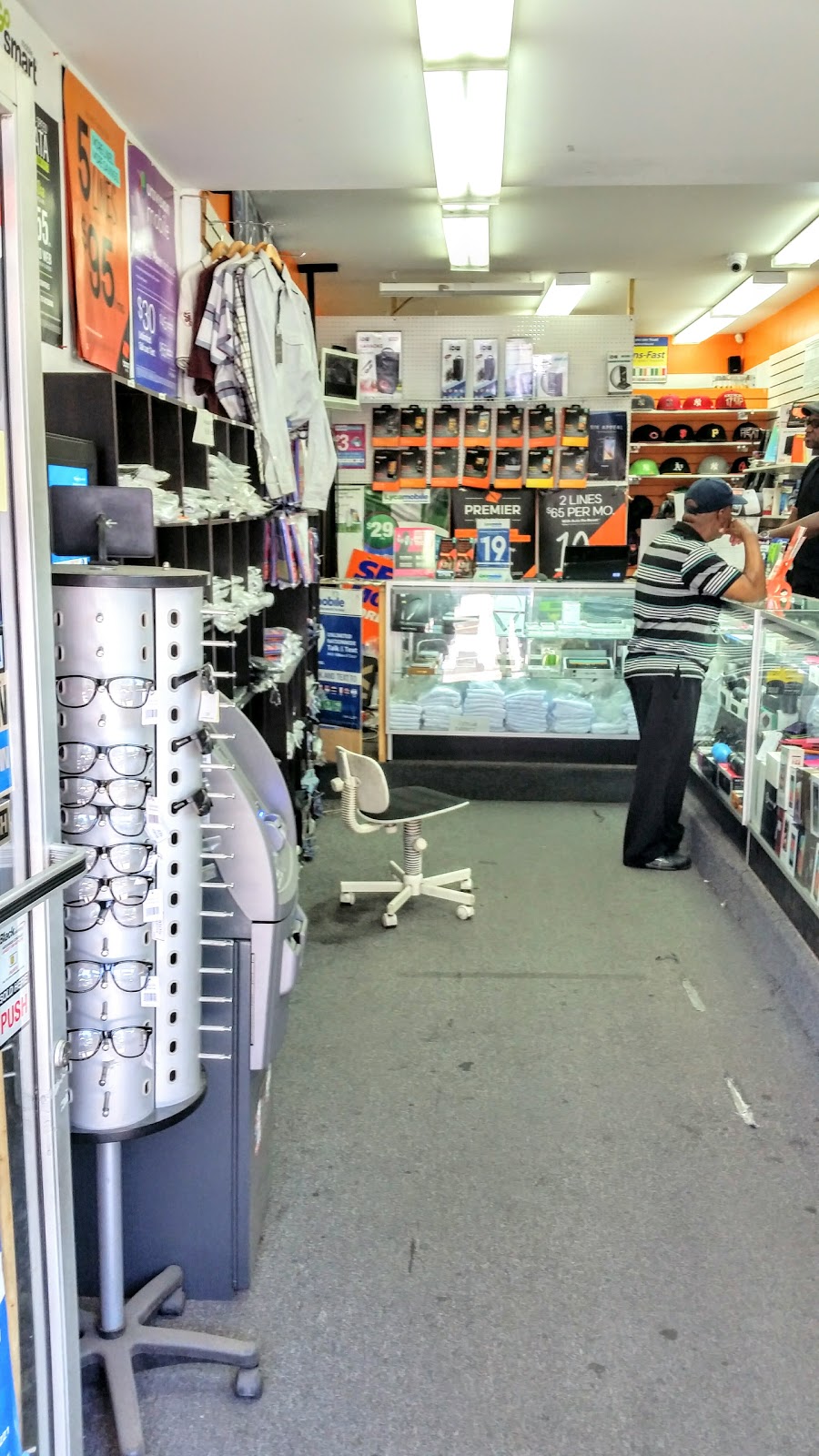 Photo of M T Wireless Plus Inc. in Bronx City, New York, United States - 1 Picture of Point of interest, Establishment, Store