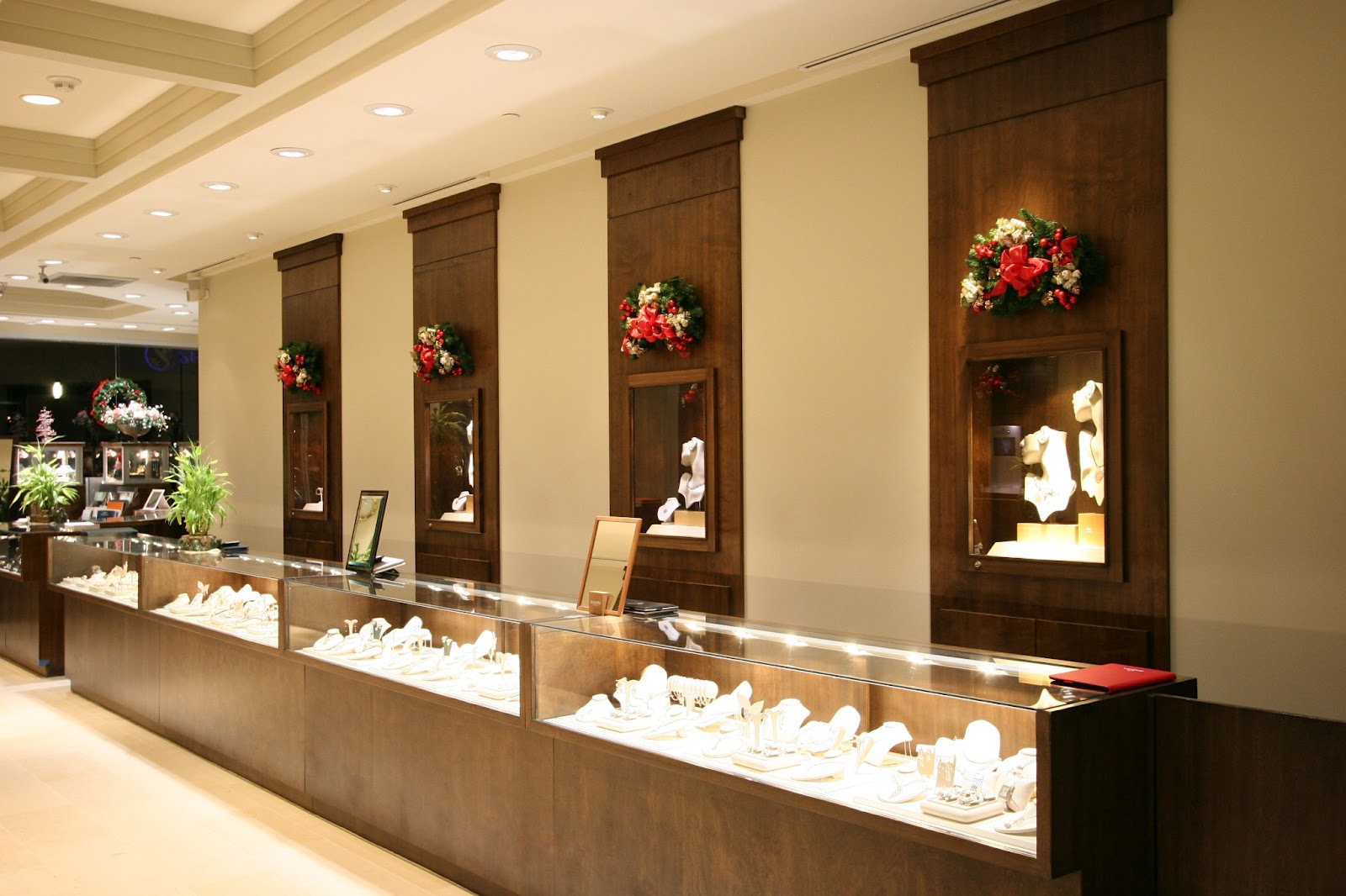 Photo of Kiky Jewelers (Jewelry in Bergen County, New Jersey) in Fort Lee City, New Jersey, United States - 2 Picture of Point of interest, Establishment, Store, Jewelry store